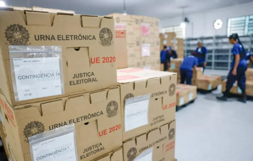 Mais de 560 mil urnas passam pelos últimos preparativos antes da eleição