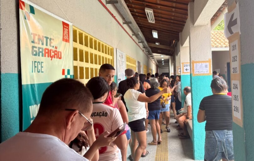 Urnas fecham às 17hrs, mas votação pode se estender em locais com filas
