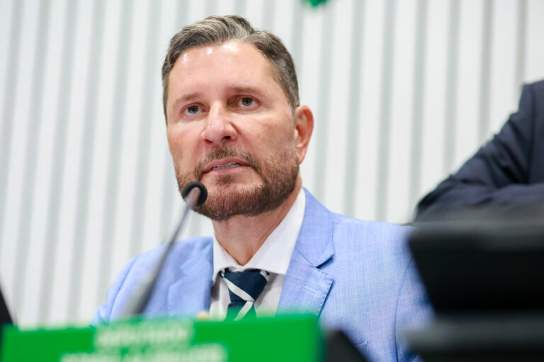 Aldigueri destaca trajetória e reta final da campanha ao lado de apoiadores no Ceará
