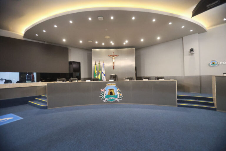 Projeto de Lei em Fortaleza quer liberar uso de celular dentro de agências bancárias