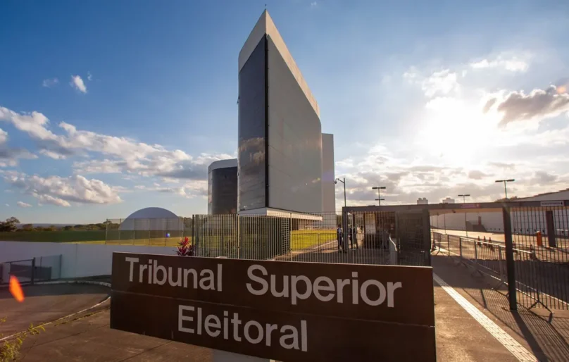 Nas primeiras horas de votação, 421 urnas foram trocadas neste domingo (4)