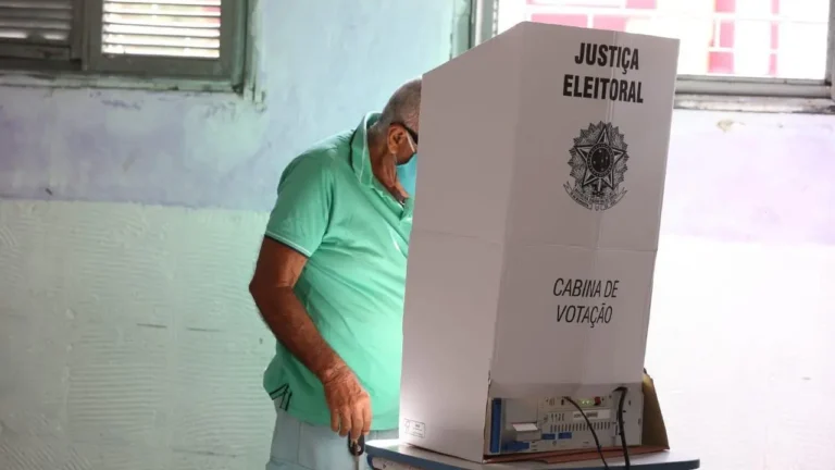 Que horas começa a votação neste domingo (4)? Veja horário em todo o Brasil