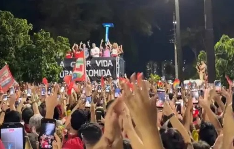 Erika Hilton volta a Fortaleza para Baile da Vitória; evento acontece na Parangaba