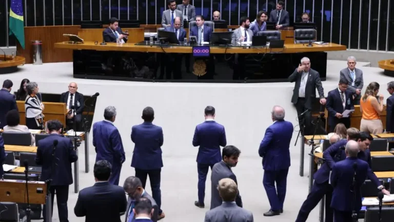 PDT questiona no STF regra que elegeu sete deputados pelo Ceará