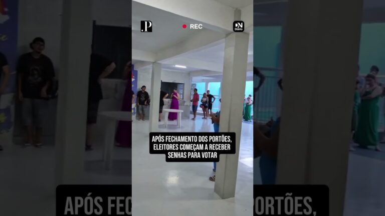 Após o fechamento de portões, eleitores em filas recebem senhas para votar em Fortaleza
