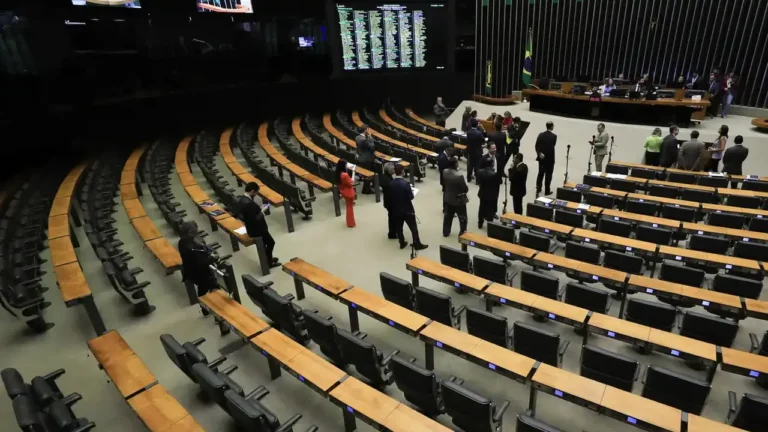 De Mauro Filho a Priscila Costa, veja quem são os deputados federais derrotados na reeleição